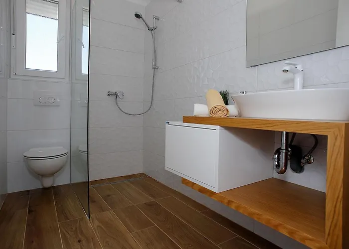 L&t Semesterbostad *