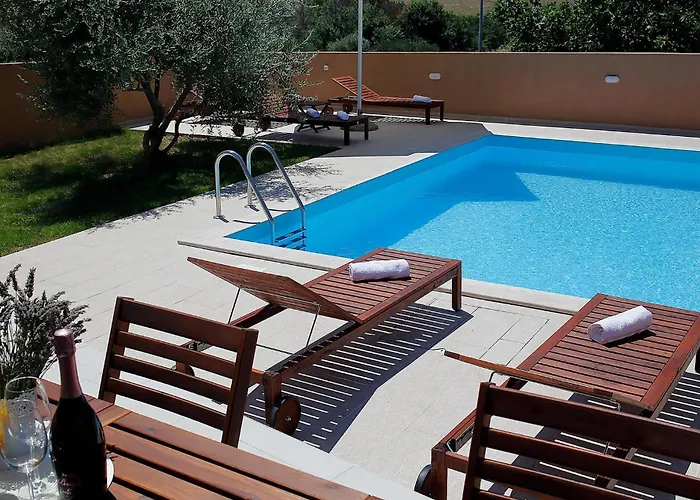 L&t Semesterbostad Nin